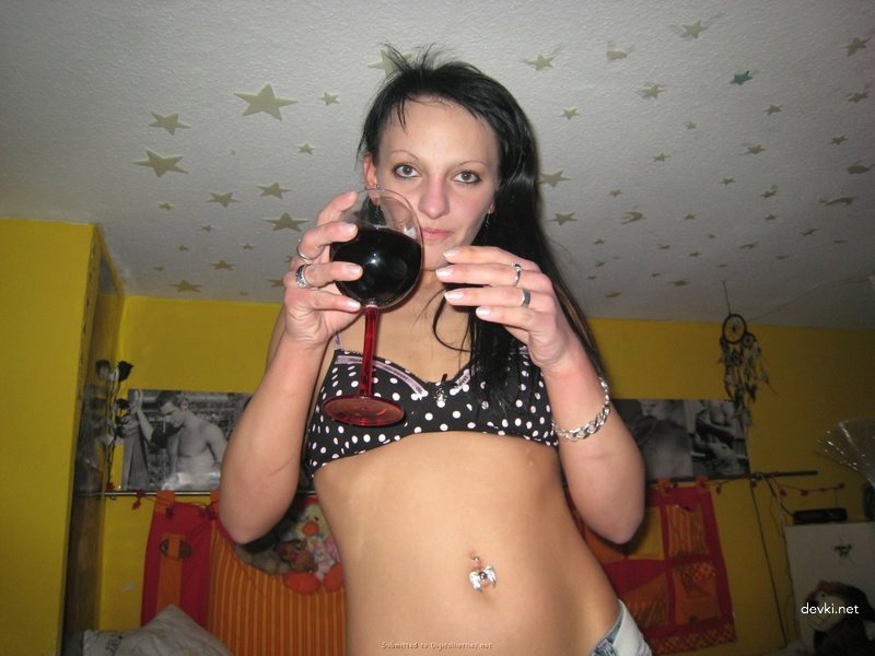 Amateur Guy Films His Girlfriend in Explicit Homemade Video