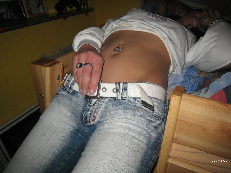 Amateur Guy Films His Girlfriend in Explicit Homemade Video