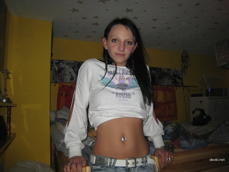 Amateur Guy Films His Girlfriend in Explicit Homemade Video