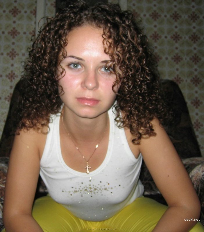 Curly beauty shows pussy: Explicit amateur photo