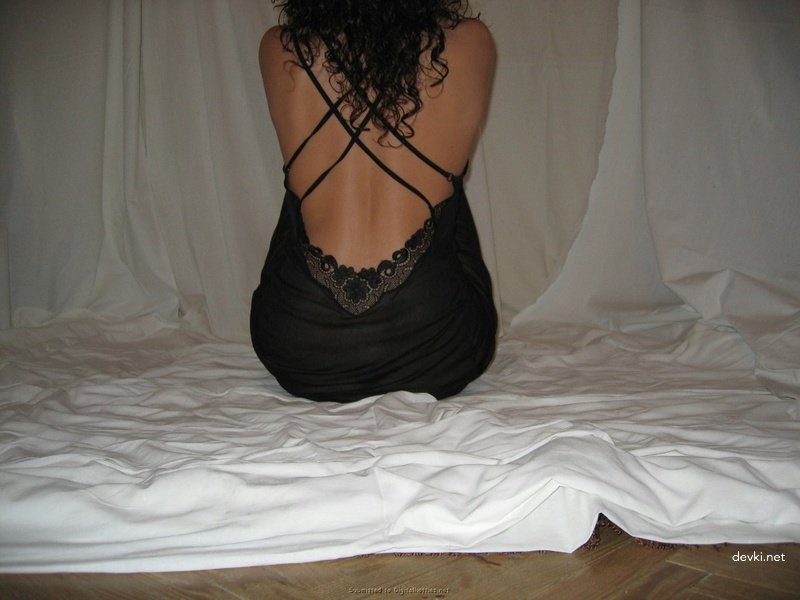 Curly beauty shows pussy: Explicit amateur photo