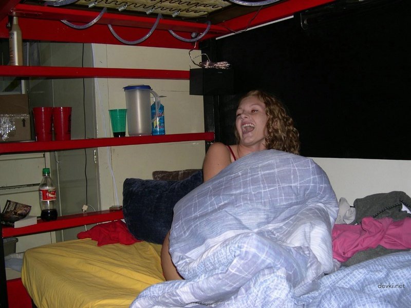Amateur Photos: Pantyless Girlfriend Spoiled and Stripped Explicitly