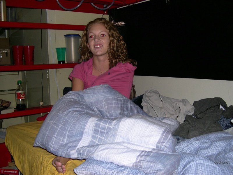 Amateur Photos: Pantyless Girlfriend Spoiled and Stripped Explicitly