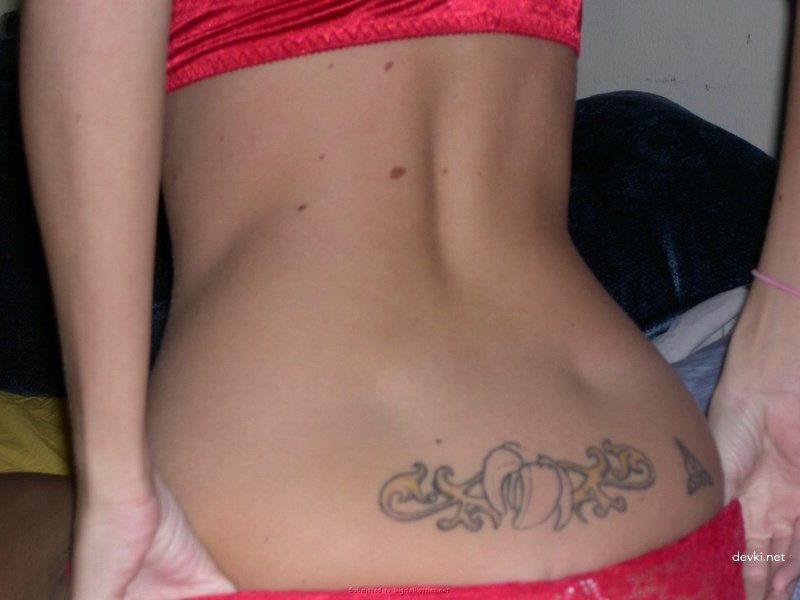 Amateur Photos: Pantyless Girlfriend Spoiled and Stripped Explicitly