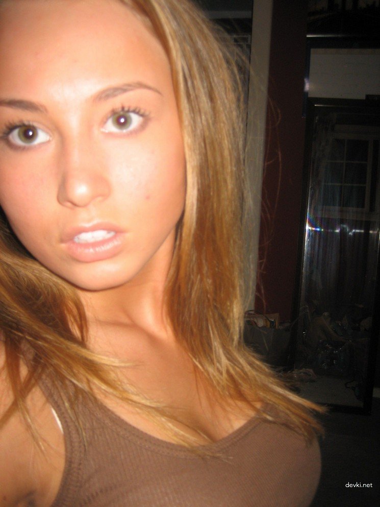 Sweet Girl's Pussy Amateur Photo - Explicit Close-Up Shot for Adults Only