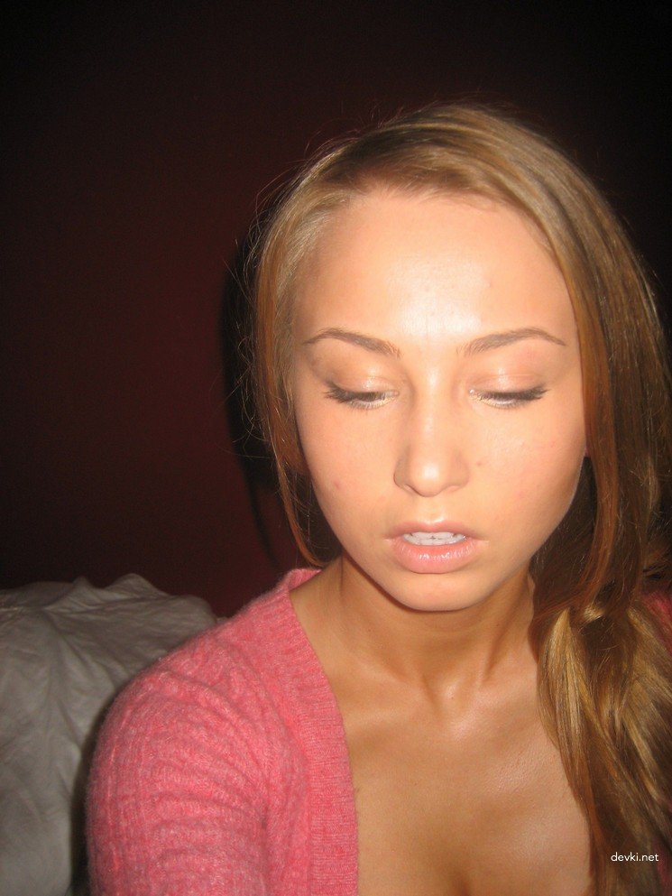 Sweet Girl's Pussy Amateur Photo - Explicit Close-Up Shot for Adults Only