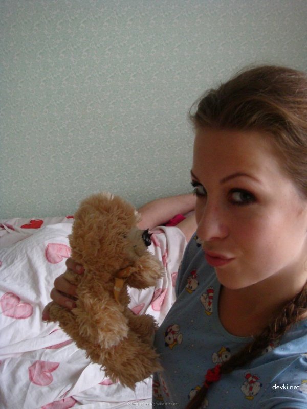 Young beauty gets cum on pussy in amateur porn pic