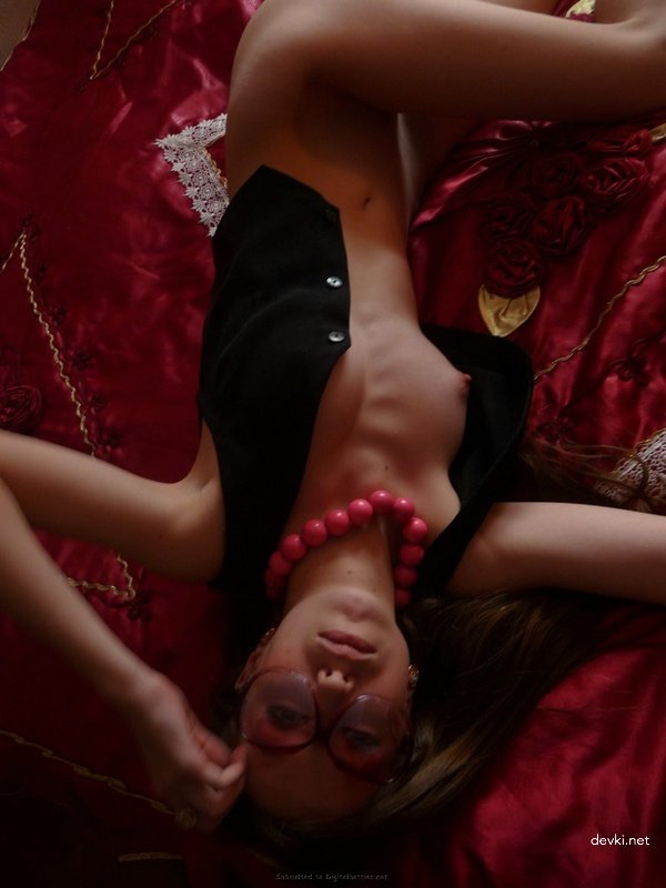 Young beauty gets cum on pussy in amateur porn pic