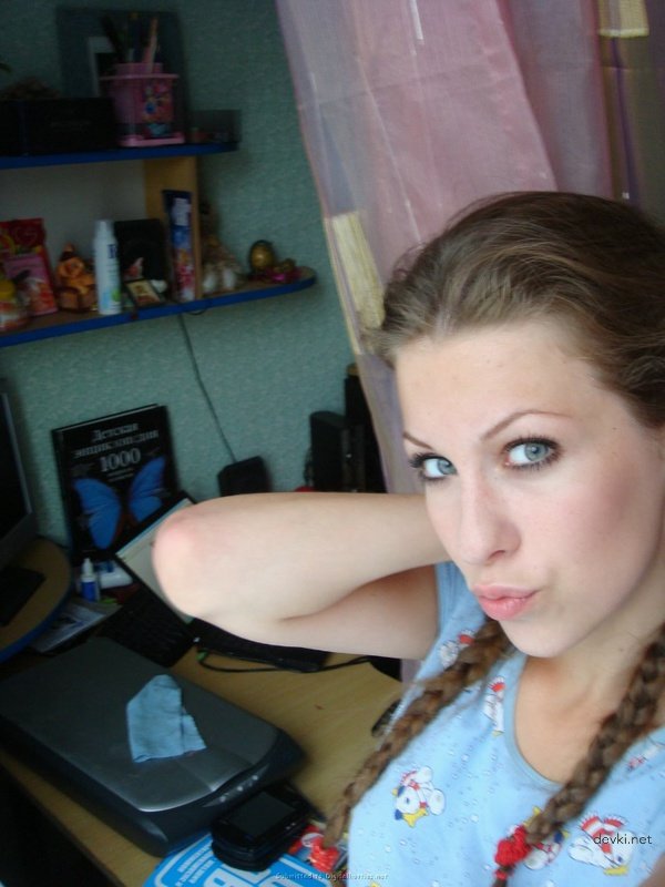 Young beauty gets cum on pussy in amateur porn pic