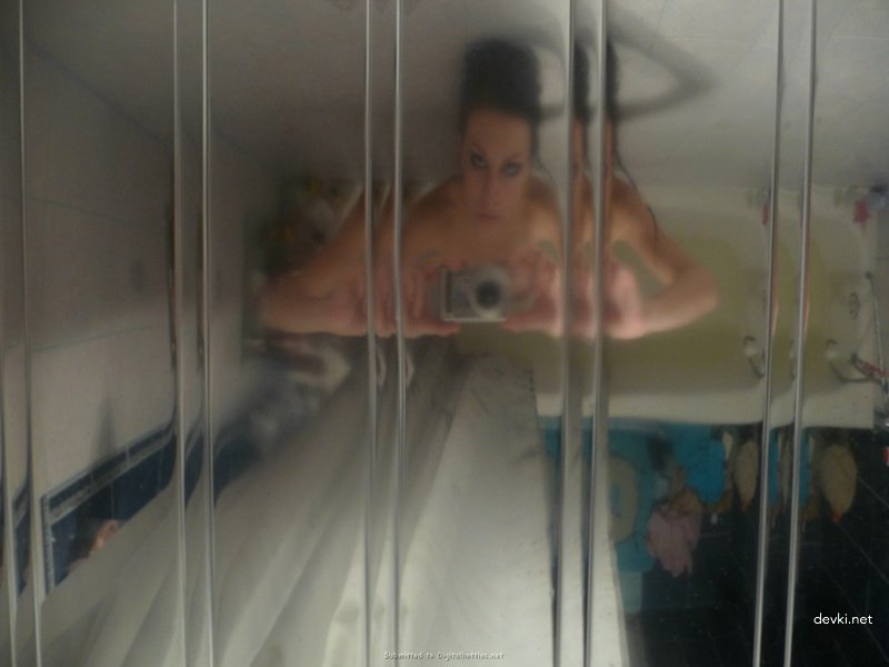 Young beauty gets cum on pussy in amateur porn pic