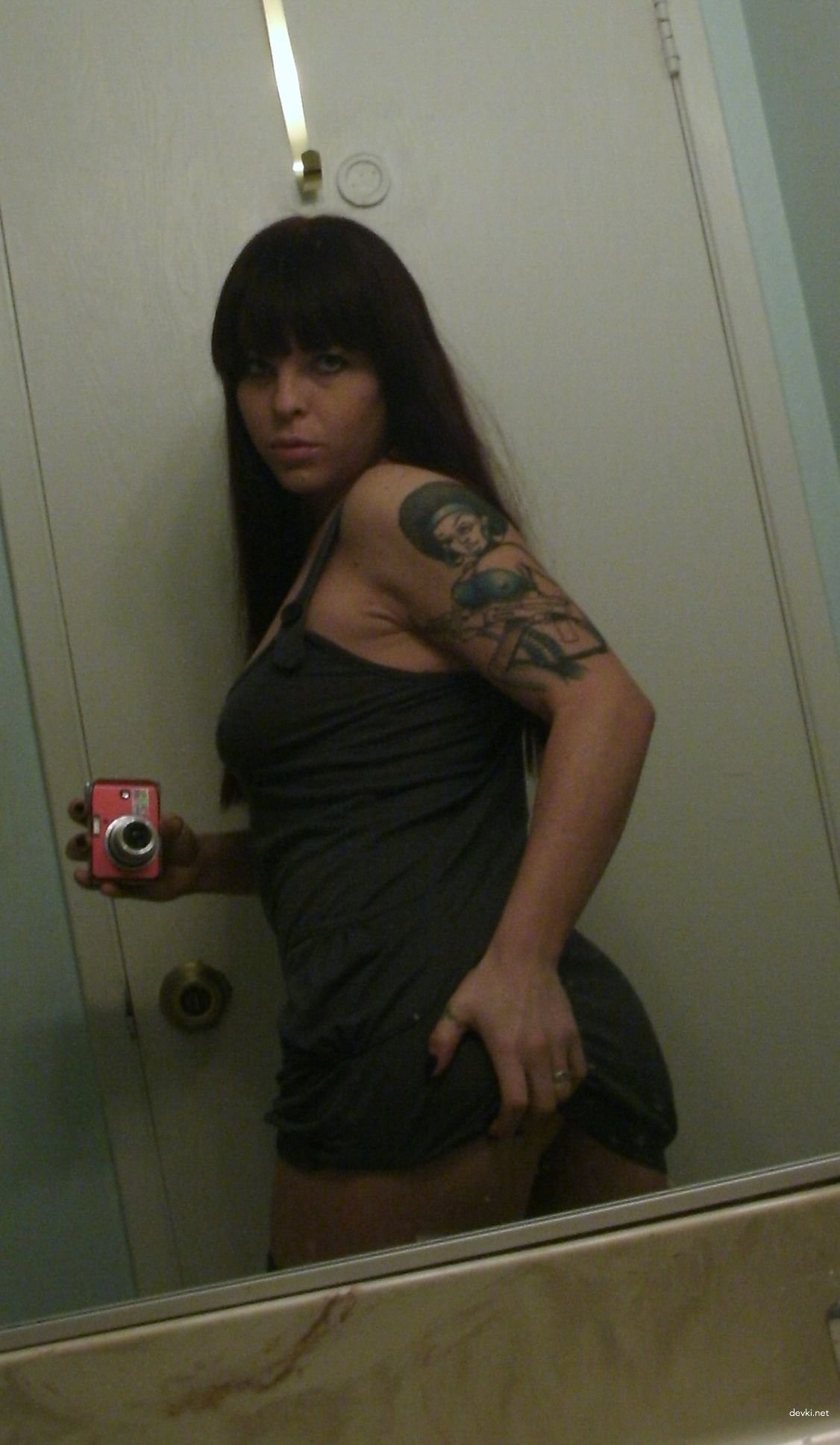 Naked Girl Selfies: Explicit Amateur Photo Shoot