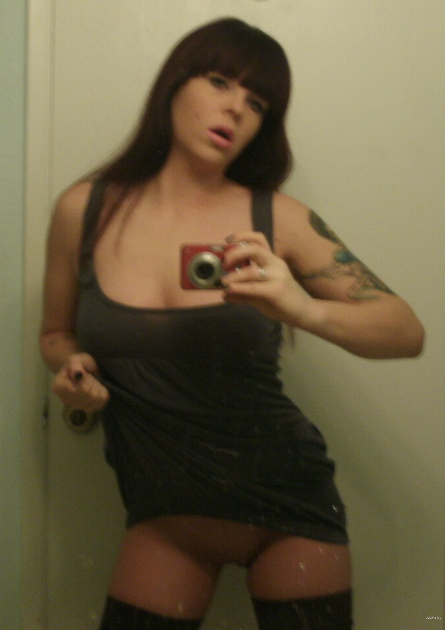 Naked Girl Selfies: Explicit Amateur Photo Shoot