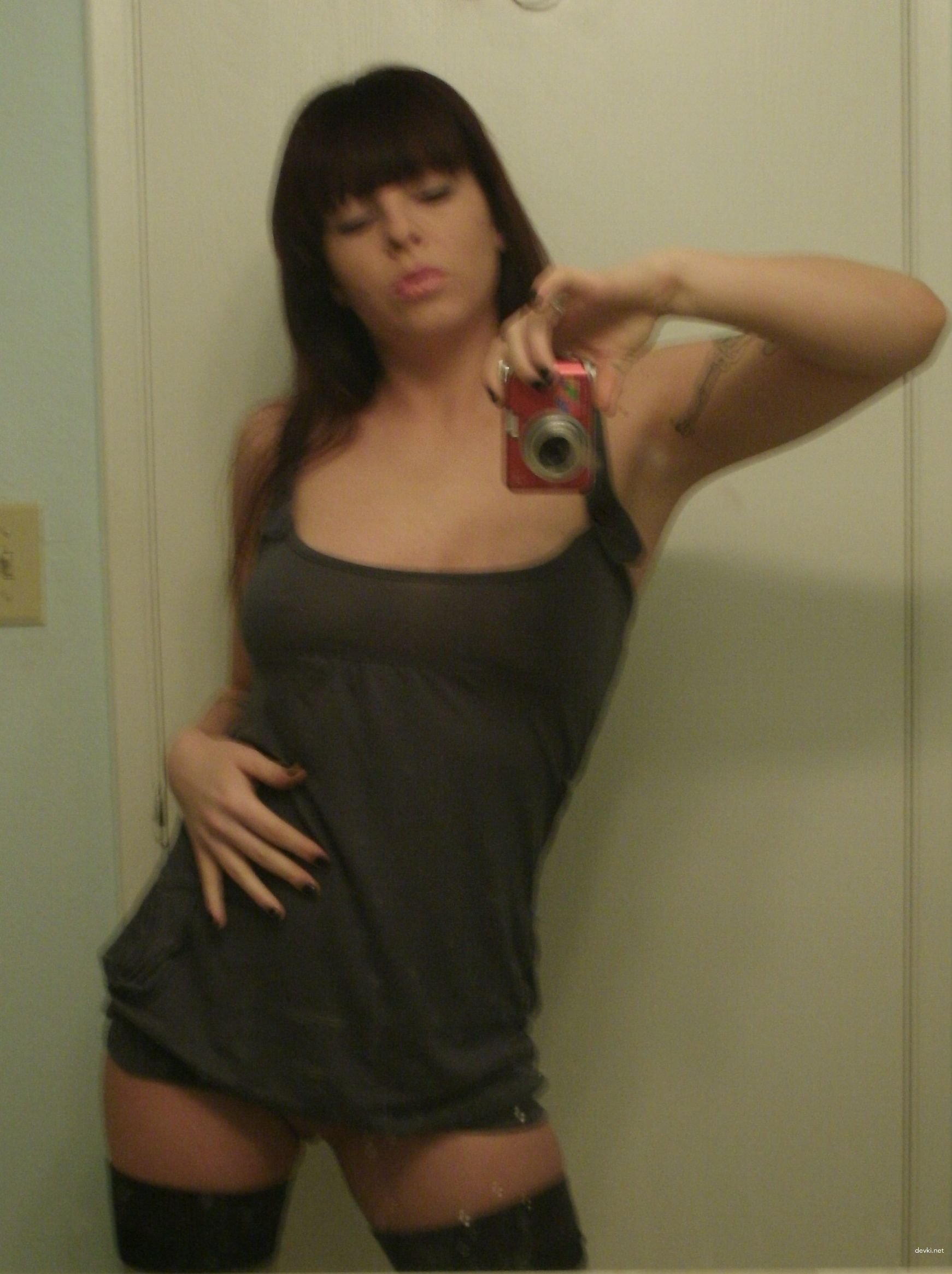 Naked Girl Selfies: Explicit Amateur Photo Shoot