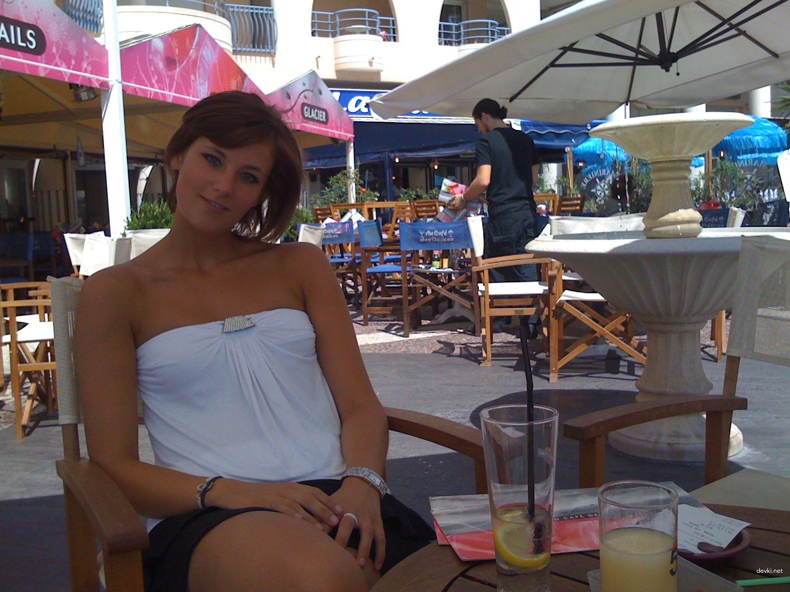 Hot Amateur Girl on Vacation - Explicit Nude Photos