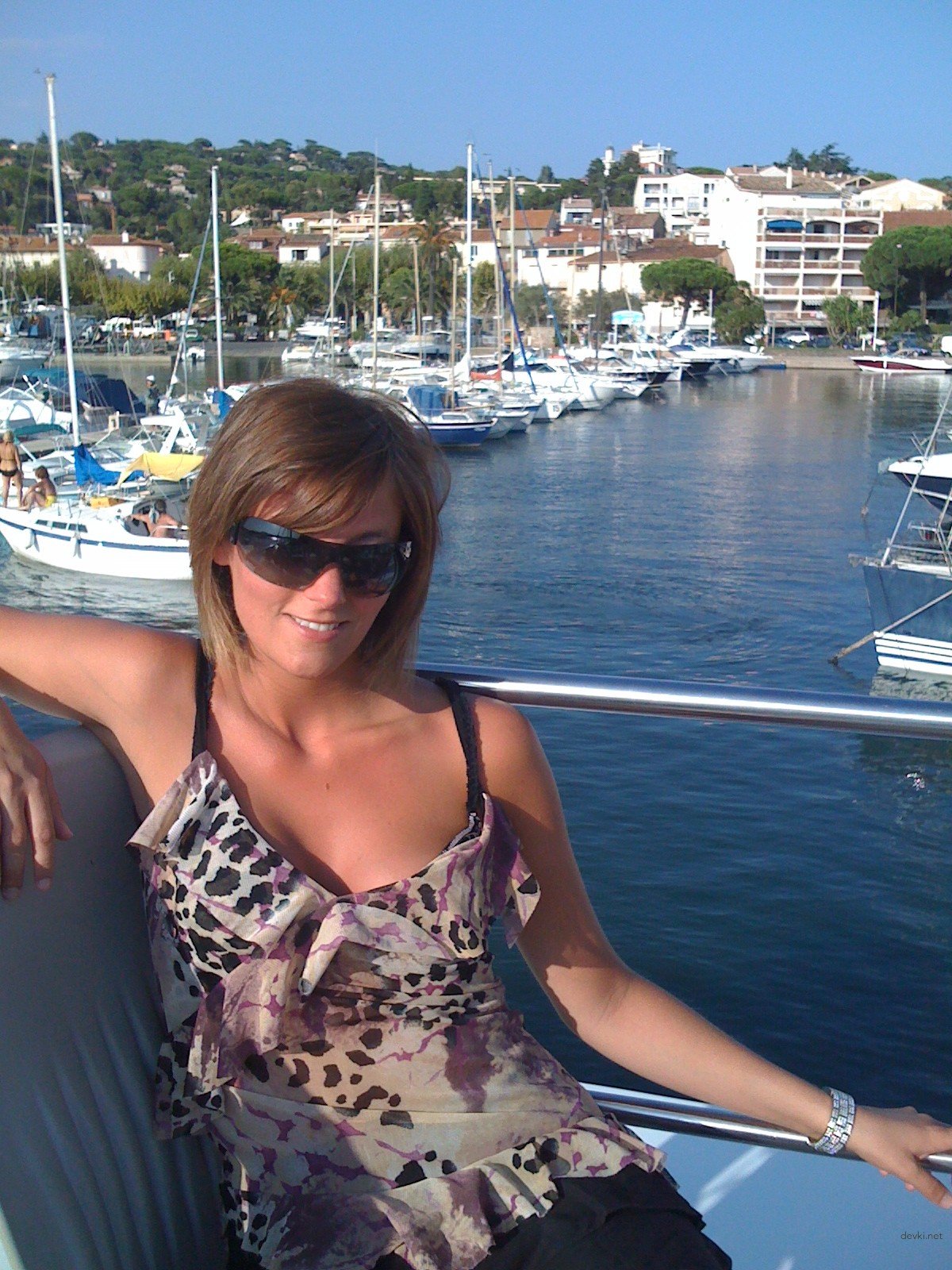 Hot Amateur Girl on Vacation - Explicit Nude Photos