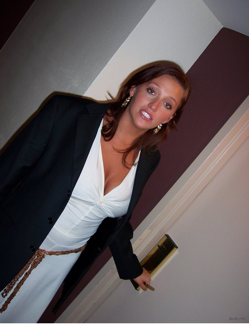 Curvy Beauty Amateur Porn Photoshoot with Explicit Content