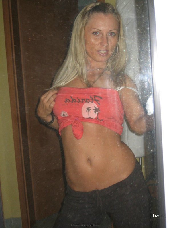 Hot Blonde Flashing Boobs - Explicit Amateur Photo
