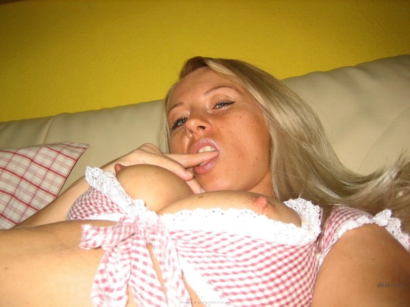 Hot Blonde Flashing Boobs - Explicit Amateur Photo