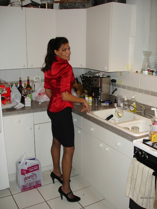 Sensual Wife Gets Naughty in the Kitchen - Amateur XXX Photo