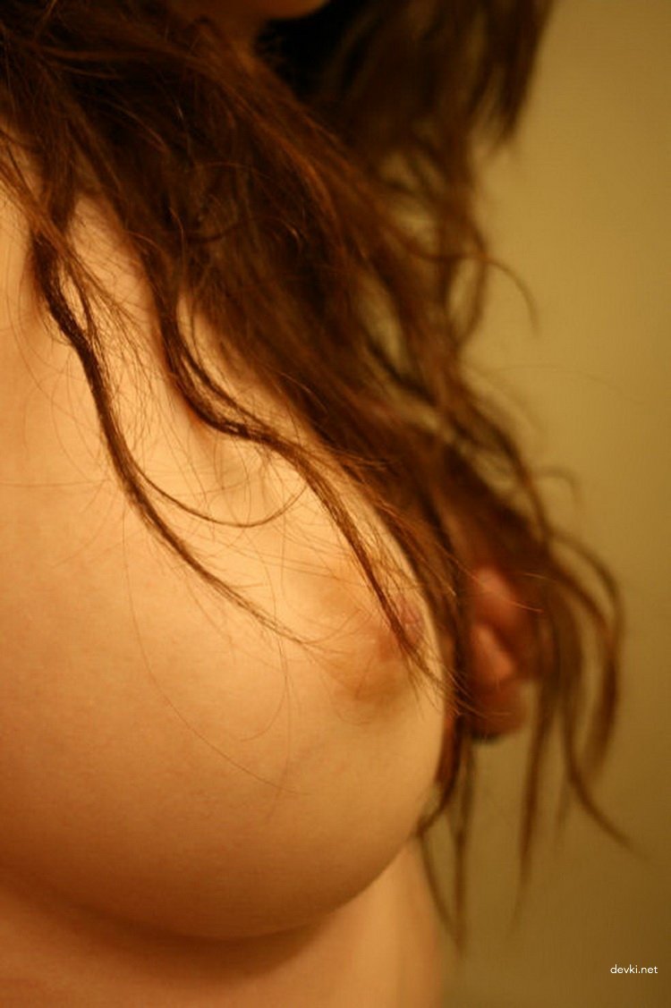 Amateur Slut Fingering Pussy - Explicit XXX Photos