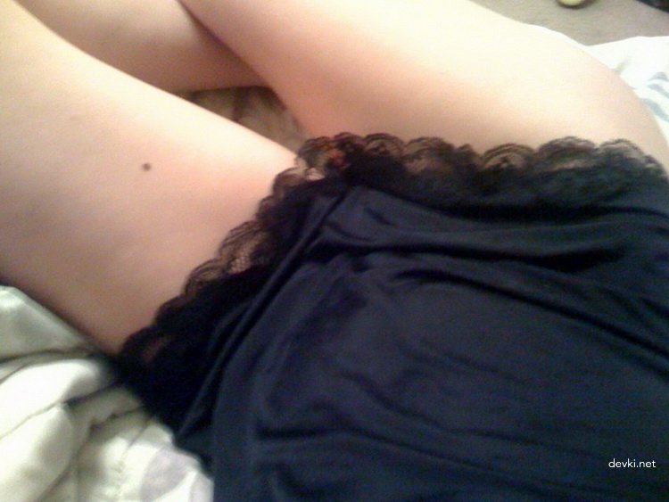 Amateur Slut Fingering Pussy - Explicit XXX Photos