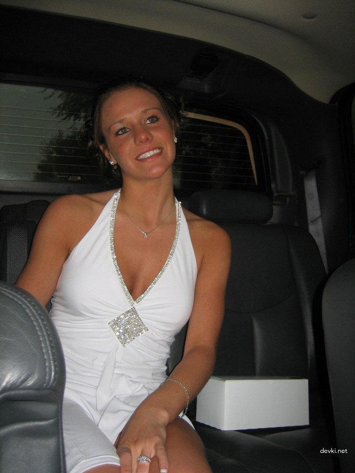 Amateur Girls Porn: Explicit Photos of Sexy Teens and MILFs