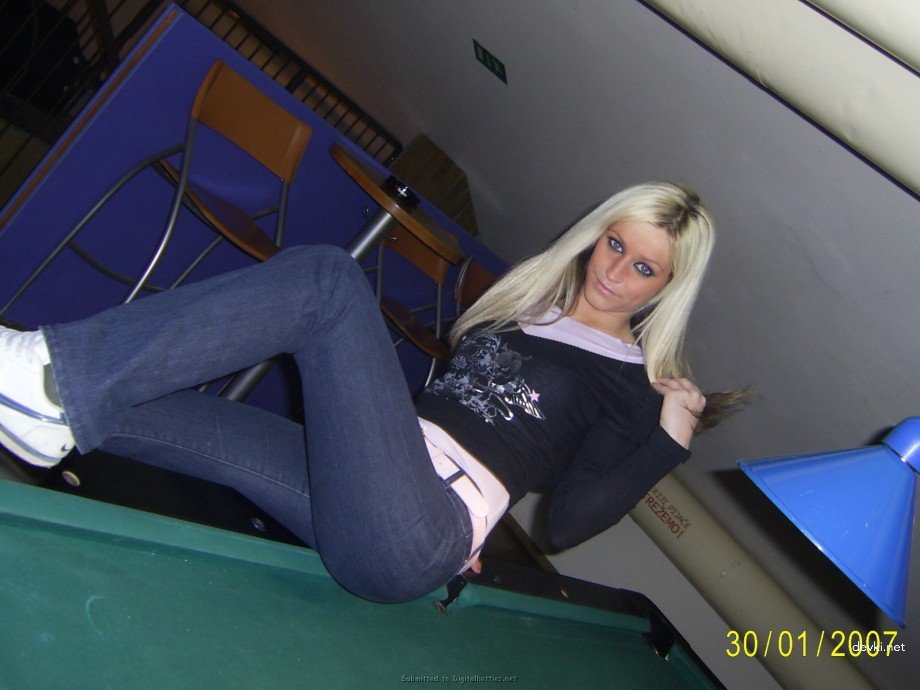 Classmate Swallows Cock in Mouth - Amateur Teen Porn