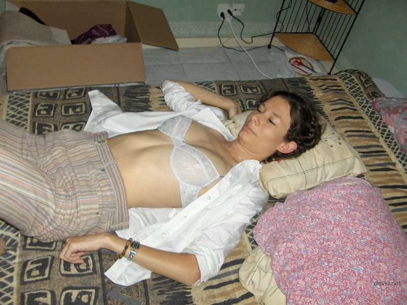 Rough Home Fuck: Amateur Guy Dominates His Slut as He Pleases