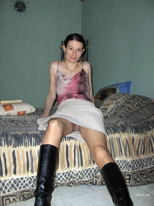 Rough Home Fuck: Amateur Guy Dominates His Slut as He Pleases