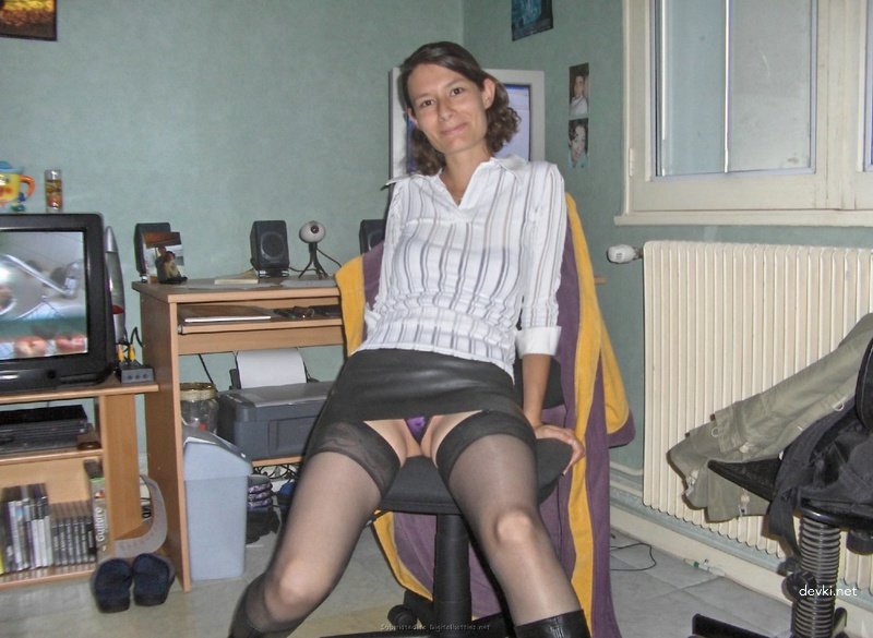 Rough Home Fuck: Amateur Guy Dominates His Slut as He Pleases