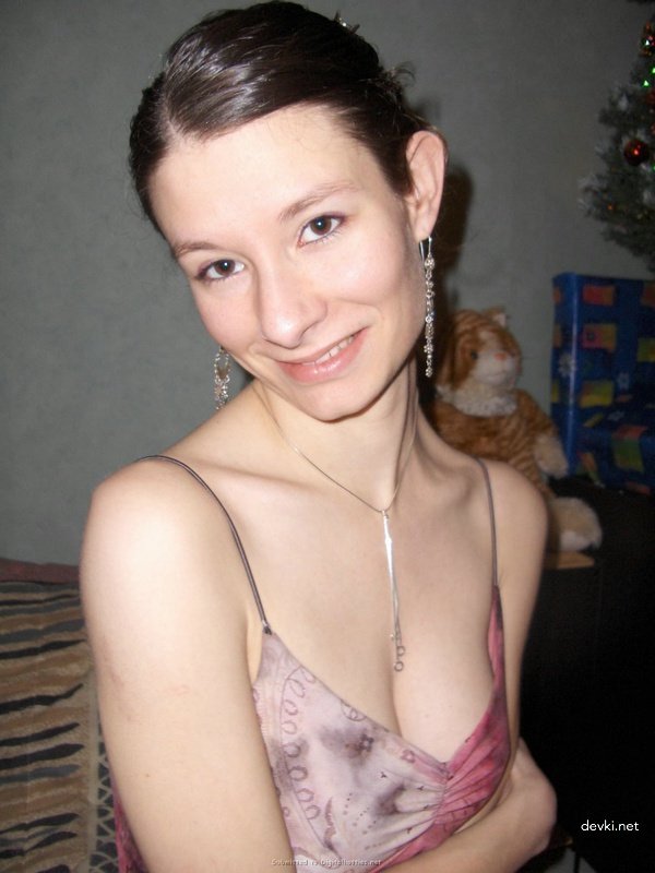 Rough Home Fuck: Amateur Guy Dominates His Slut as He Pleases