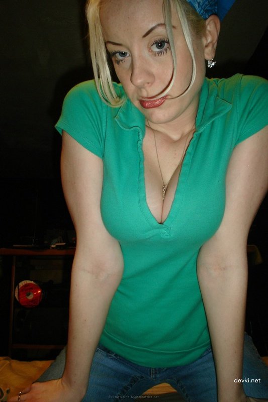 Close-Up Amateur Pussy in Action - Explicit Homemade Porn Shot