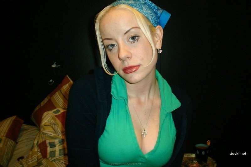 Close-Up Amateur Pussy in Action - Explicit Homemade Porn Shot