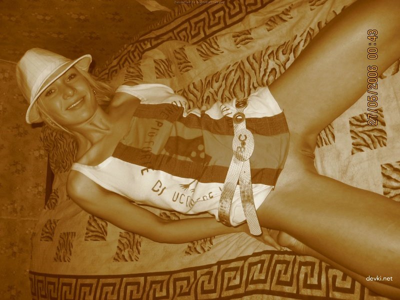 Drunk Russian Girl Fucked Outdoors - Amateur Porn Photo