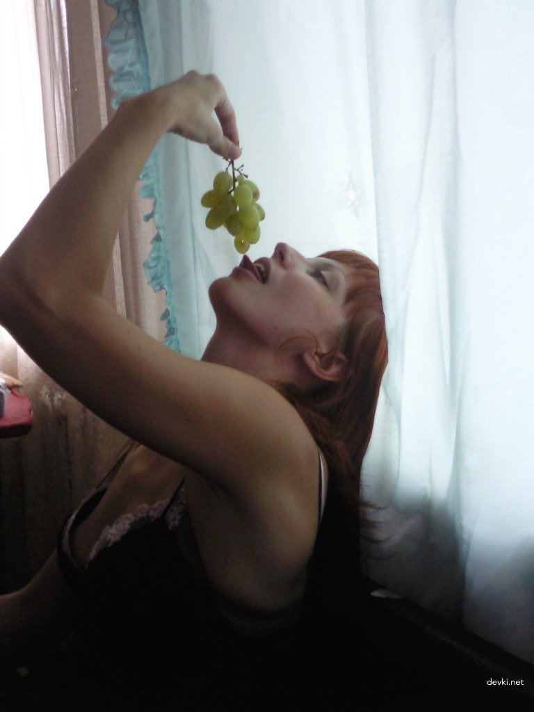 Explicit Amateur Photo: Friend's Wife Exposed!
