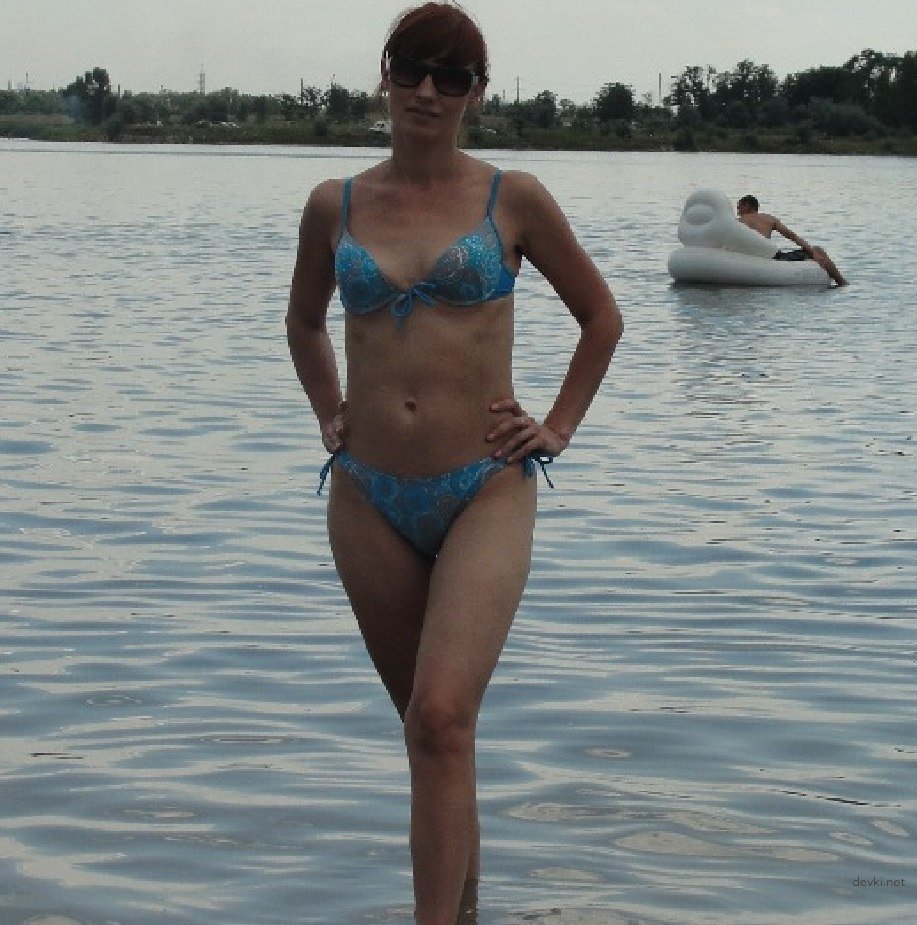Explicit Amateur Photo: Friend's Wife Exposed!