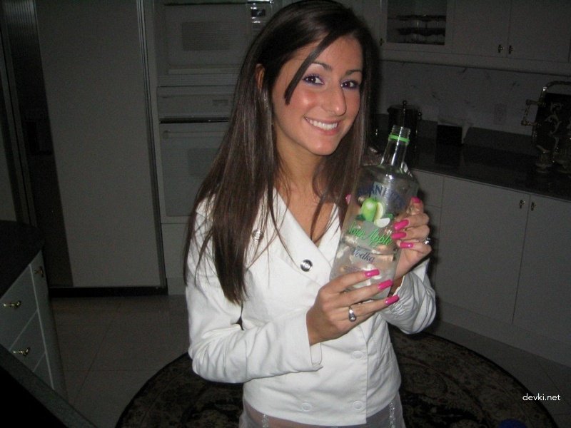 Hot Armenian Babe with Juicy Pussy in Homemade Porn Pics