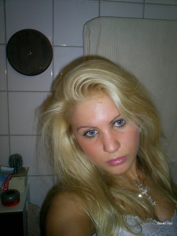 Teen Girl's Anal Stretching Session - Explicit Amateur Porn Photos