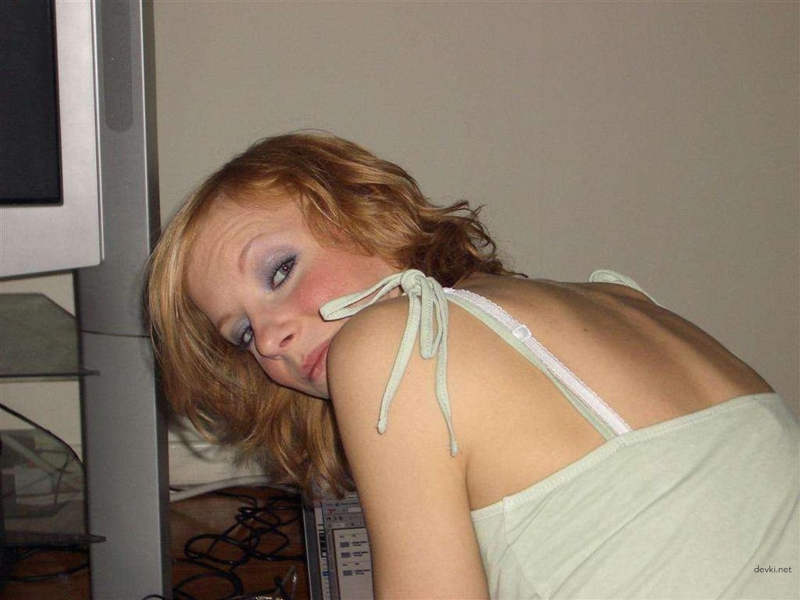 Hot Babe Deepthroats Thick Cock - Amateur Porn Pic