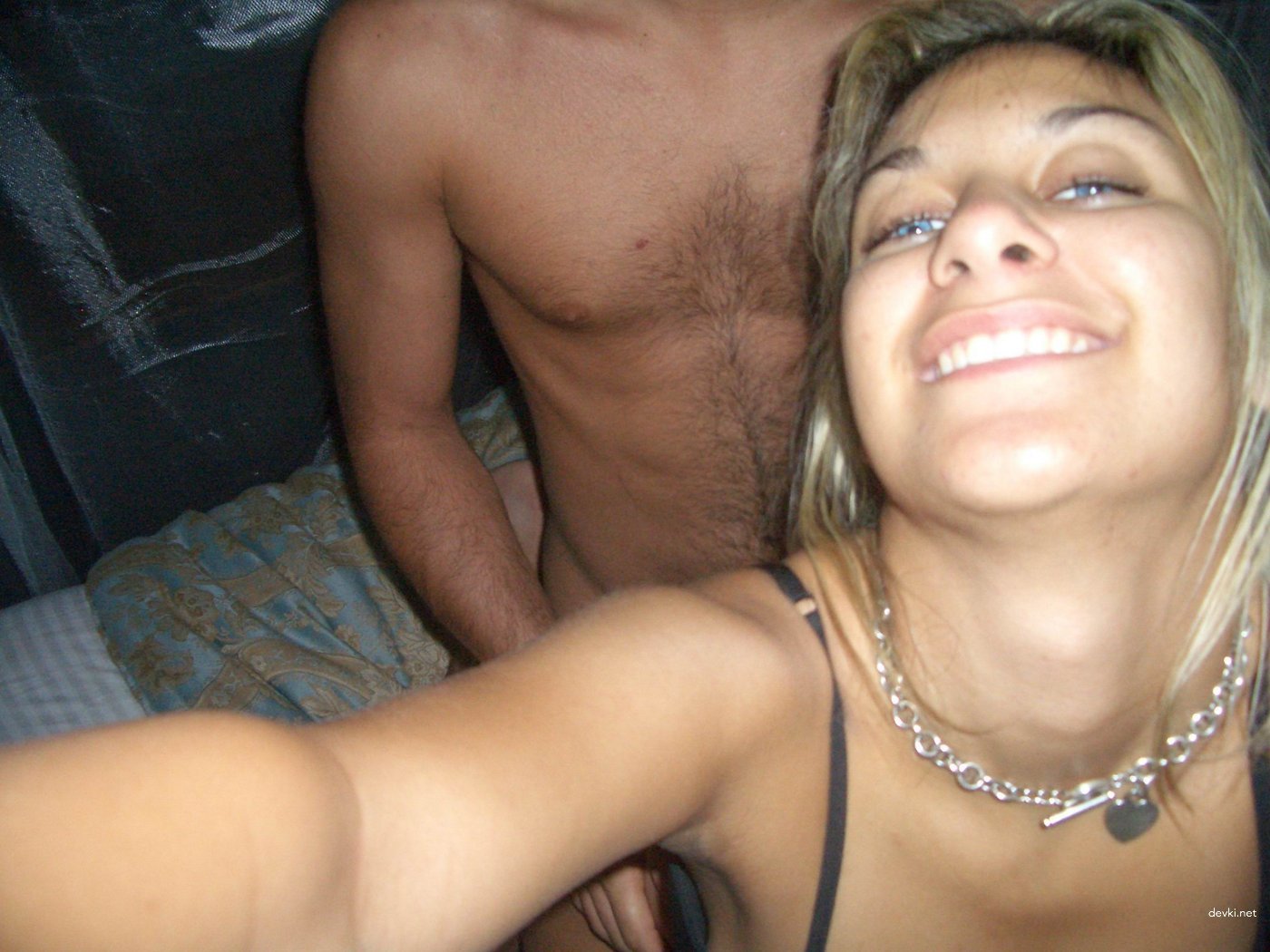 Sexy Girl Loves Posing Naked: Amateur Porn Photos