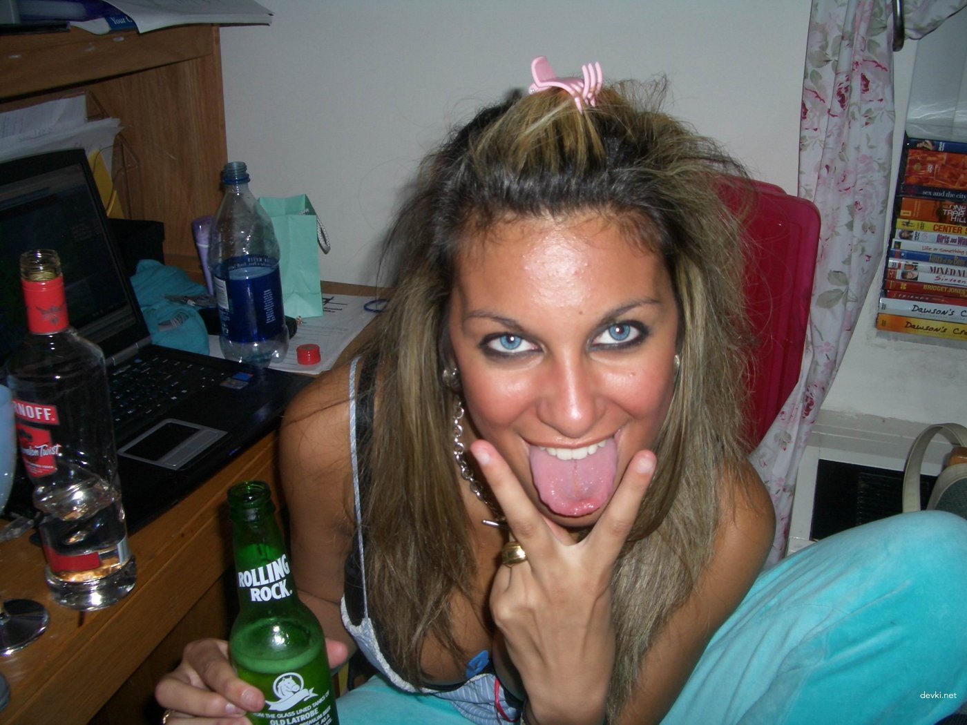 Sexy Girl Loves Posing Naked: Amateur Porn Photos