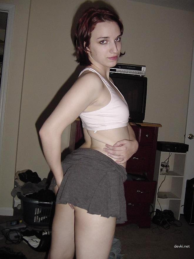 Amateur Slut Sucks Big Cock and Poses Naked - XXX Explicit Photos