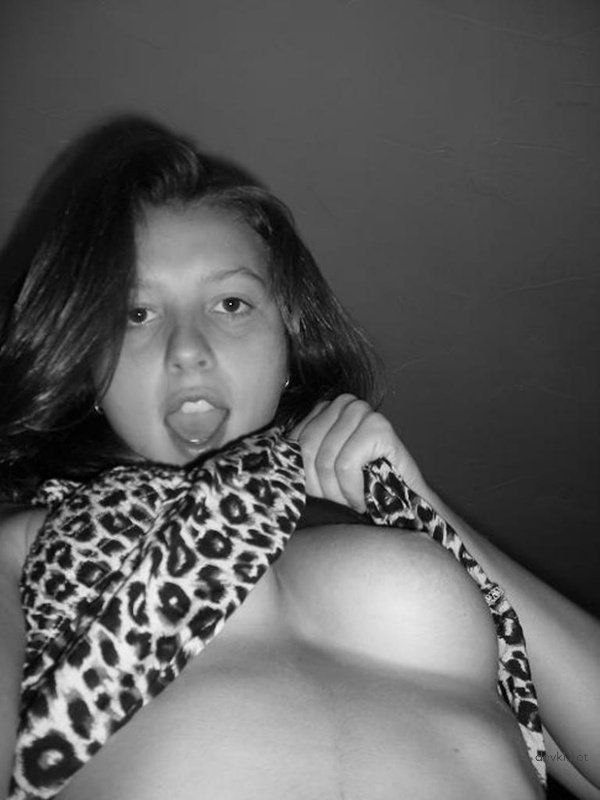 Amateur Slut Shoves Bat Up Her Pussy - Extreme Insertion Porn