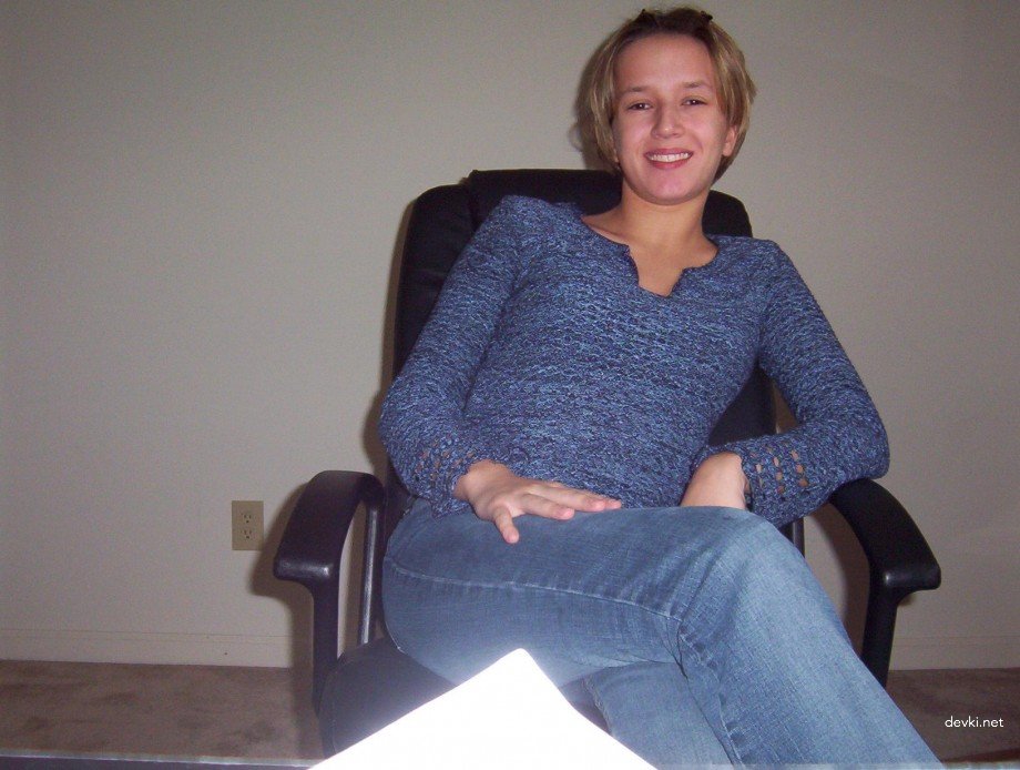 Amateur Girl Masturbates: Explicit Solo Porn Photos