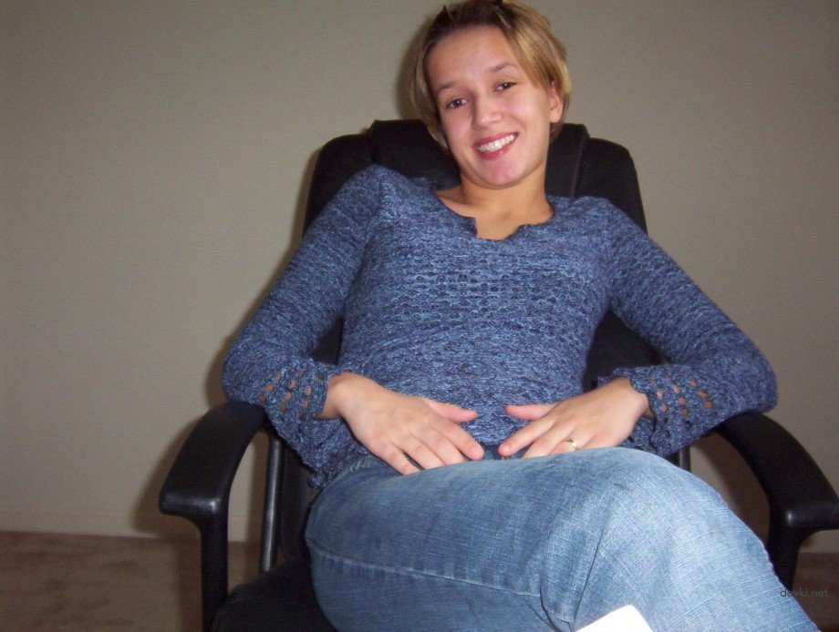 Amateur Girl Masturbates: Explicit Solo Porn Photos