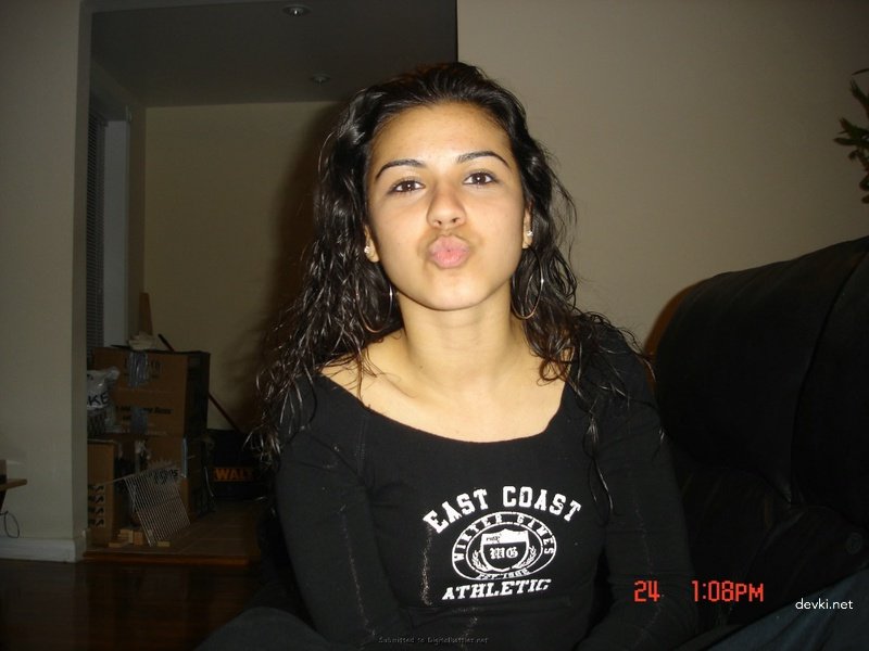 Amateur Mulatto Babe with Wet Pussy - Explicit Porn Photos