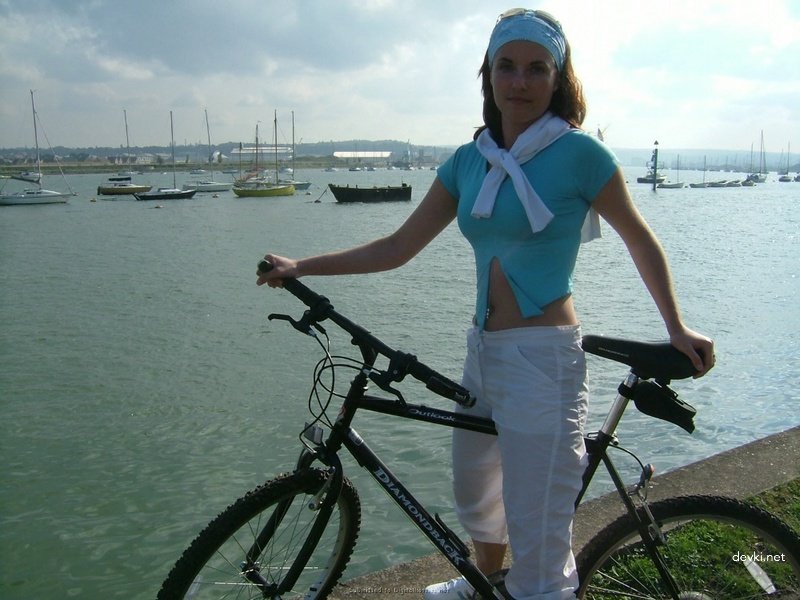 Girlfriend with tight pussy deepthroats her man - Amateur blowjob porn