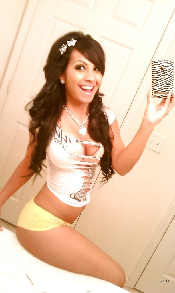 Sexy Girl Poses Seductively - Amateur Explicit Photo