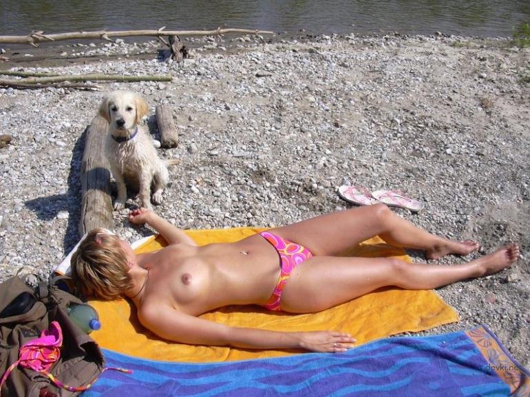 Topless Girl at Beach - Explicit Amateur Photo