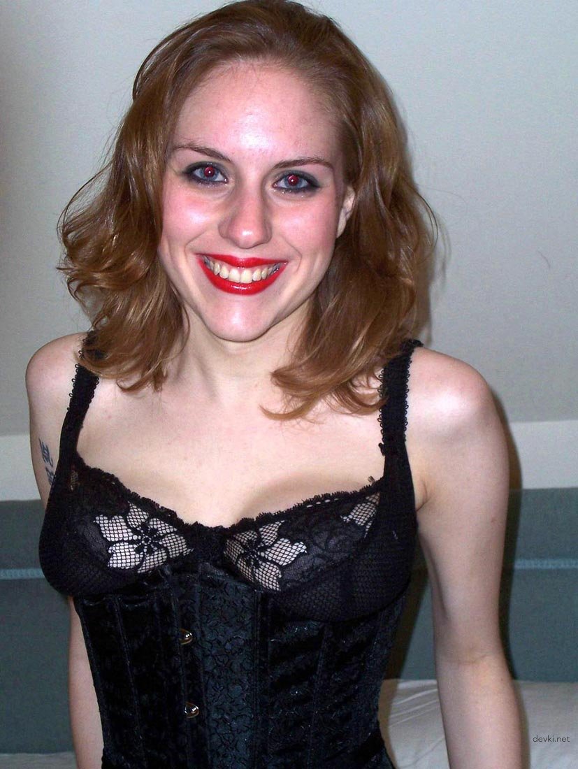 Hotwife Slut Giving Blowjob - Amateur Porn Photo